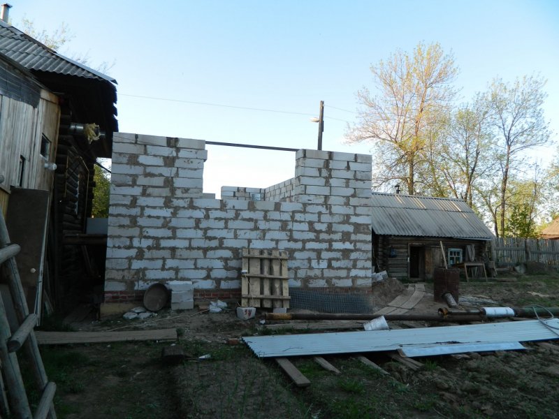 Беседка из кирпича застекленная