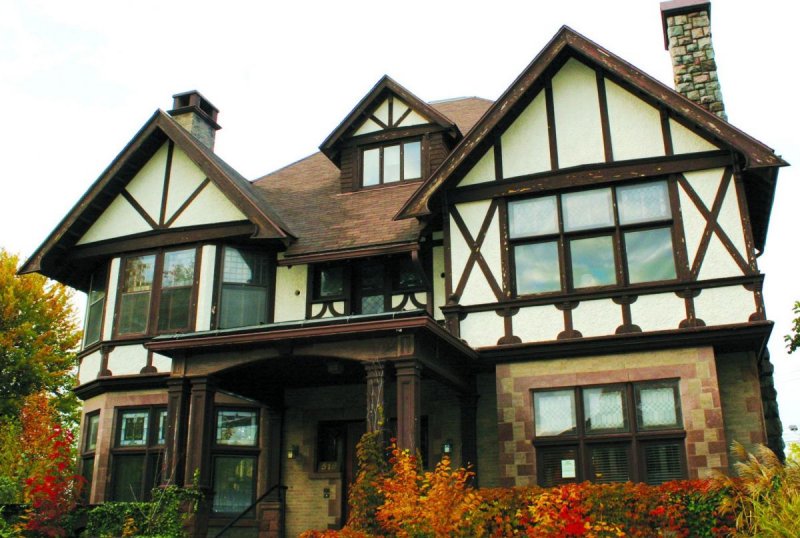 Стиль Тюдор (Tudor Revival Cottage)