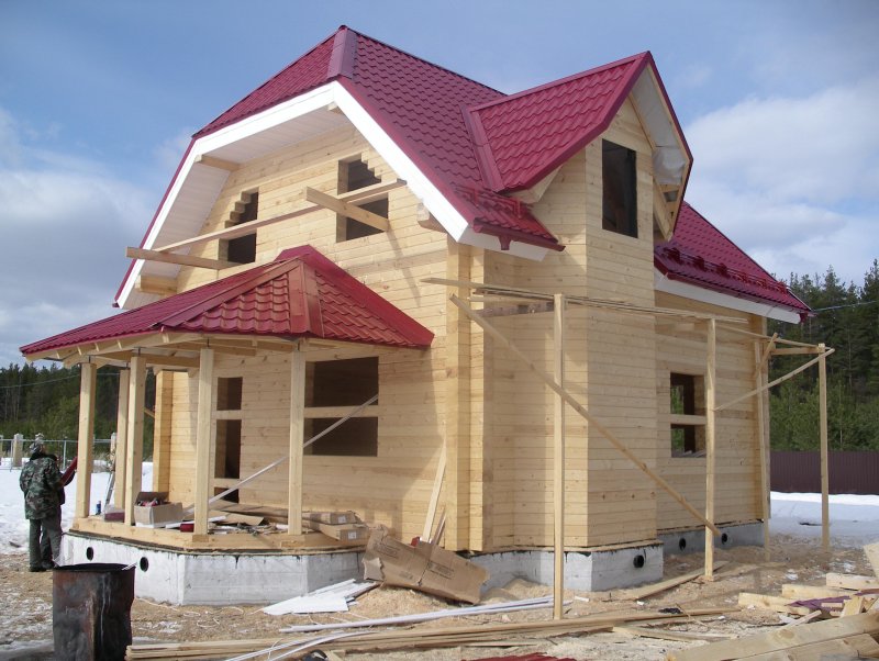 Полувальмовая четырехскатная