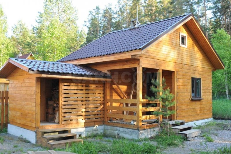 Баня с пристроенным сараем