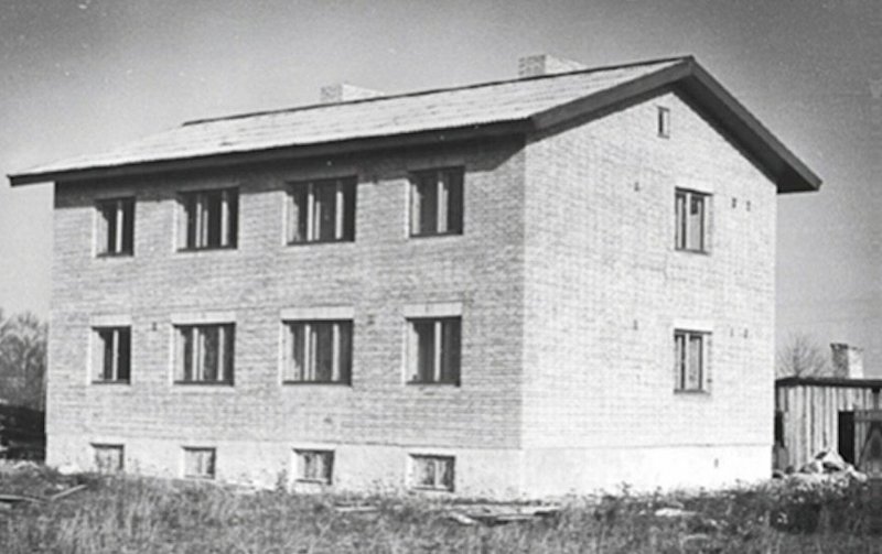 Старые советские колхозные здания