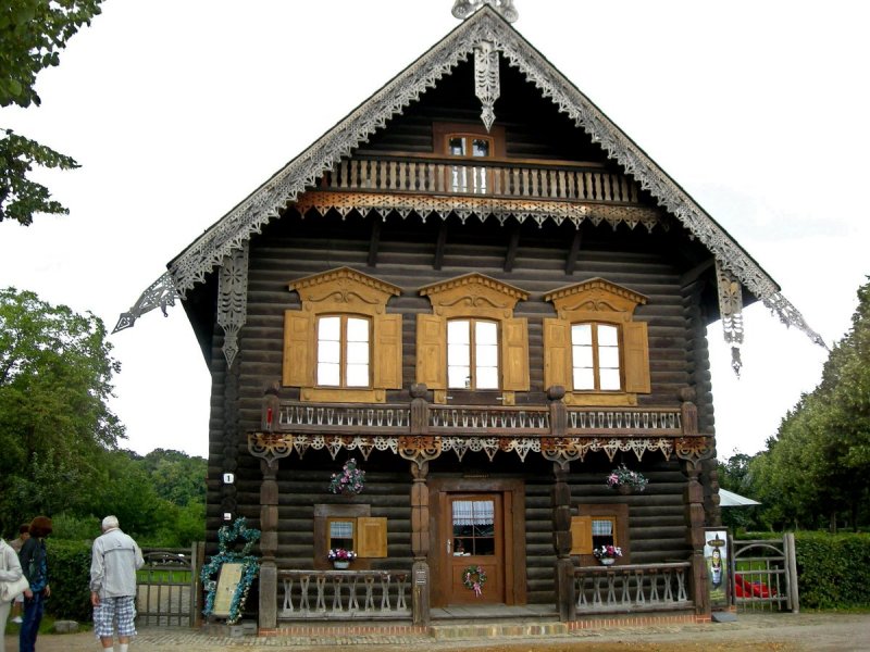 Старинный деревянный дом