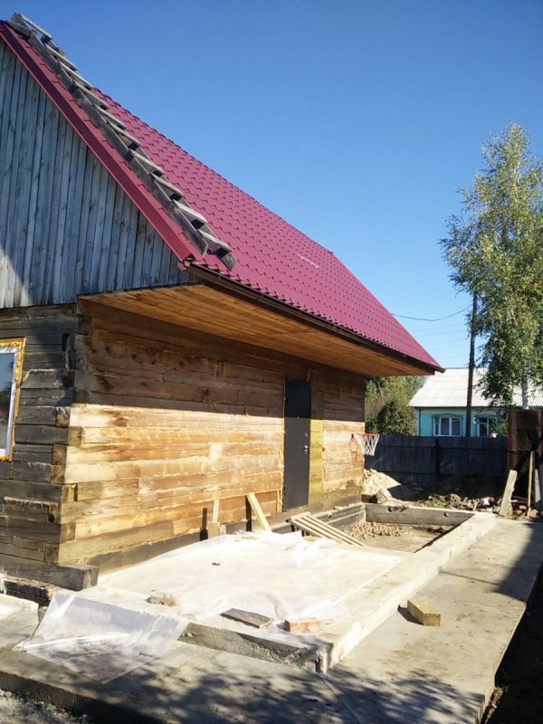 Дом с гаражом и навесом
