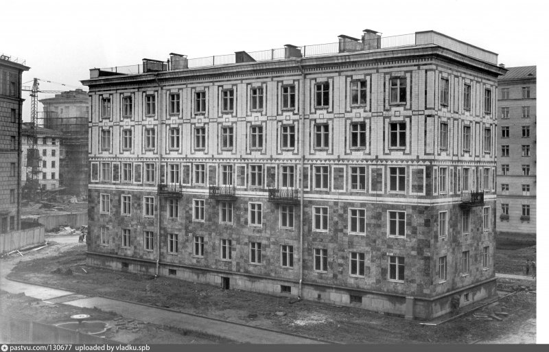 Первый крупнопанельный дом в Ленинграде.