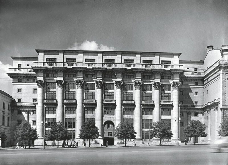 Жилой дом на Моховой улице арх Жолтовский и.в г Москва 1934 г