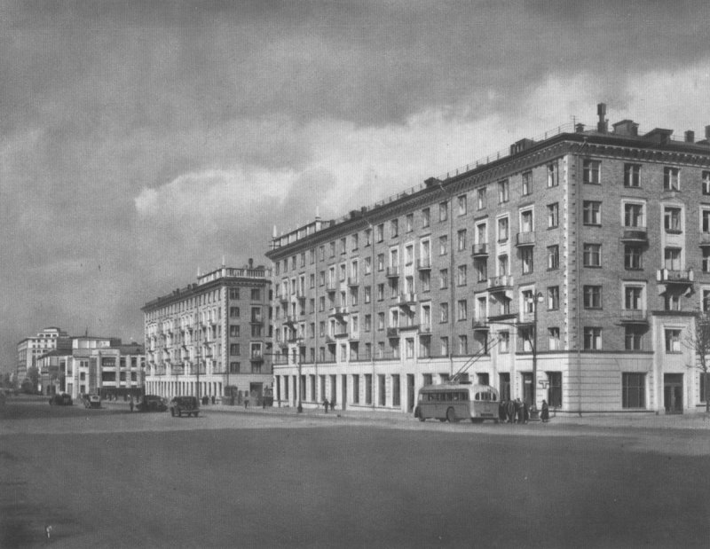Здание Моссовета на улице Горького, 13. Архитектор д. Чечулин, 1945 >