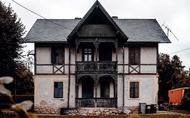 Фасад старого дома