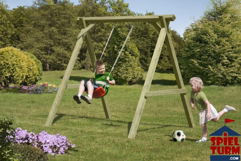Детские качели из дерева