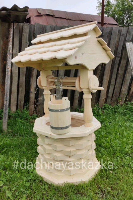 Колодец из дерева для сада