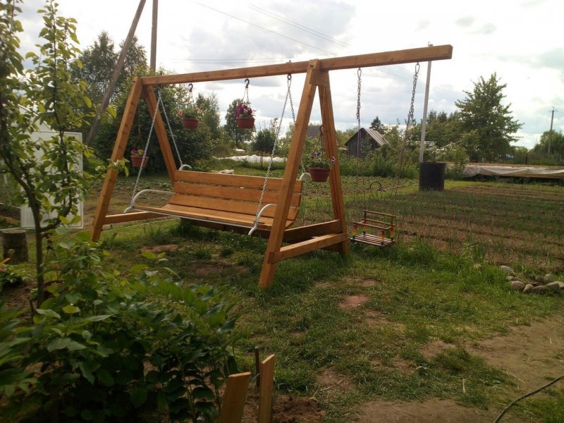 Строим качели на даче