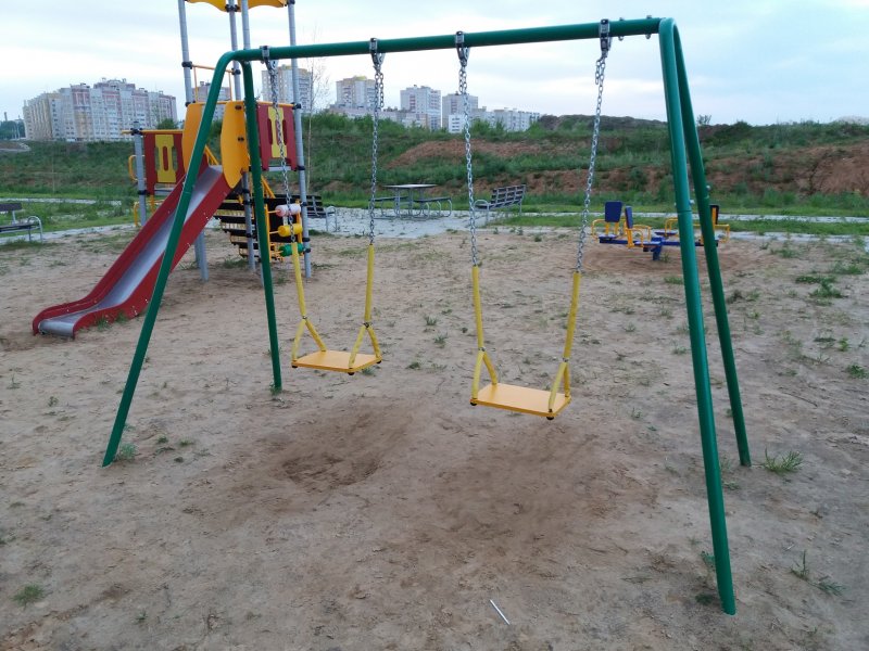Качели из шины