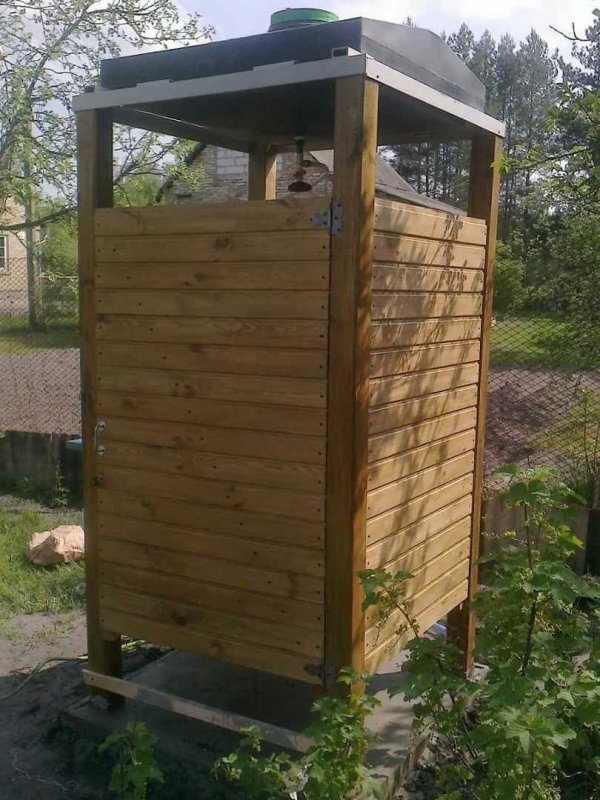 Дачная душевая кабина из дерева