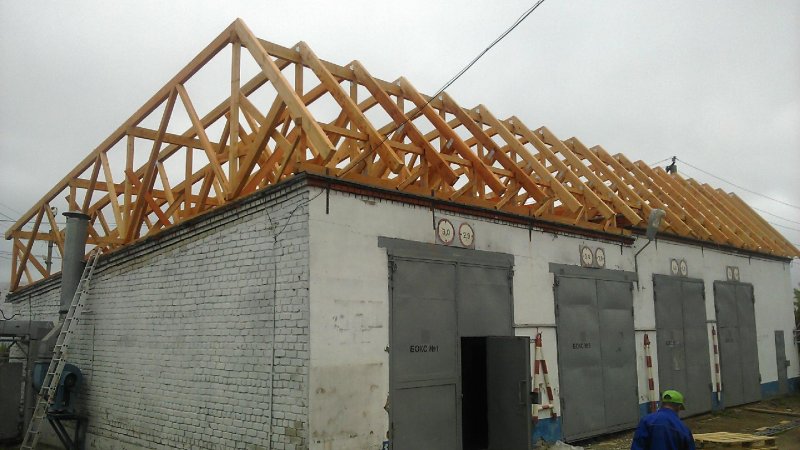 Гараж с двухскатной крышей