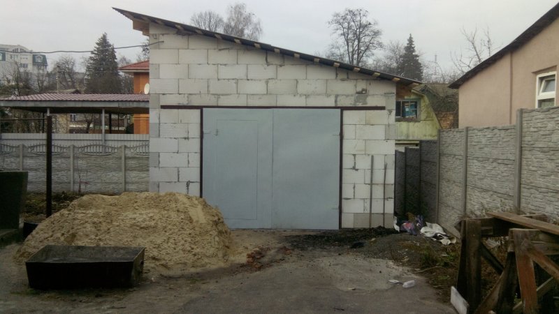 Хозблок из керамзитобетонных блоков