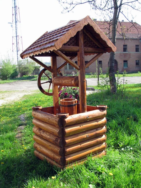 Колодец деревянный декоративный