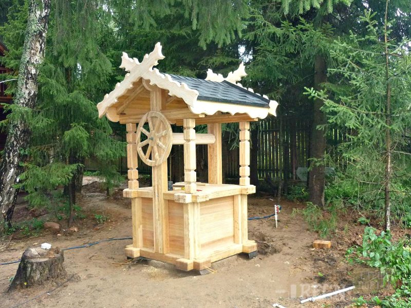 Резной колодец для дачи