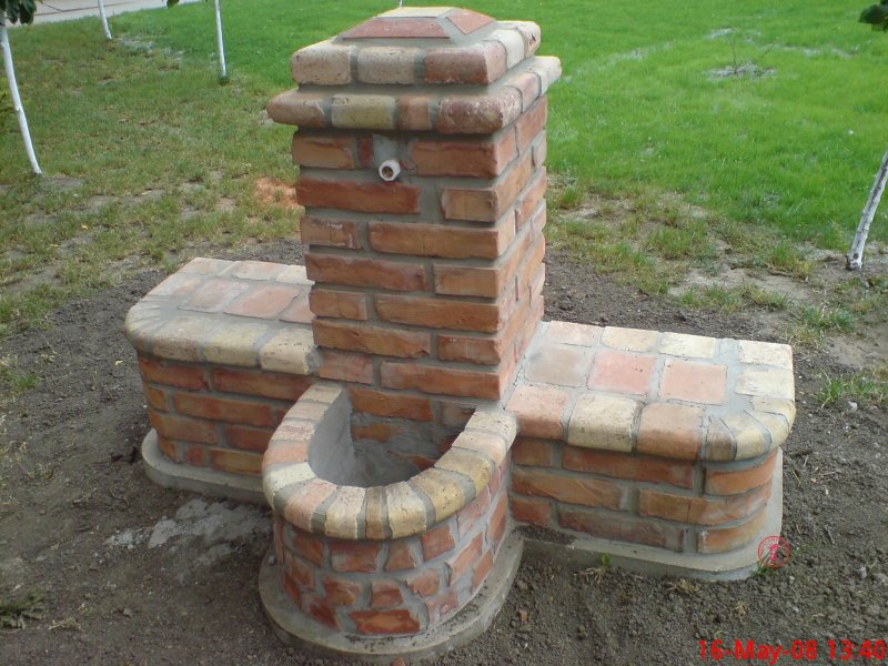 Колодец из старого кирпича