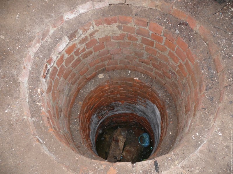 Водопроводный колодец из кирпича