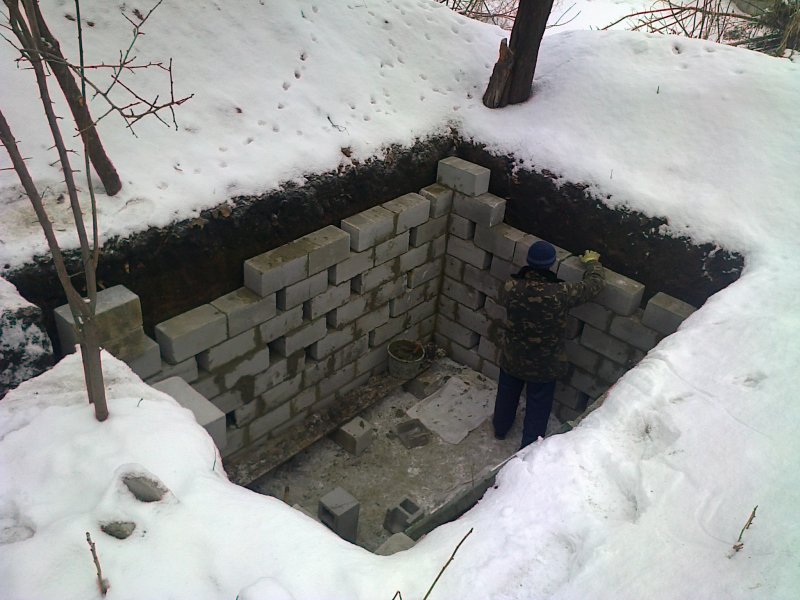 Выгребная яма из камня