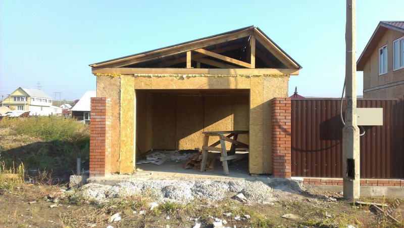 Гараж из столбов