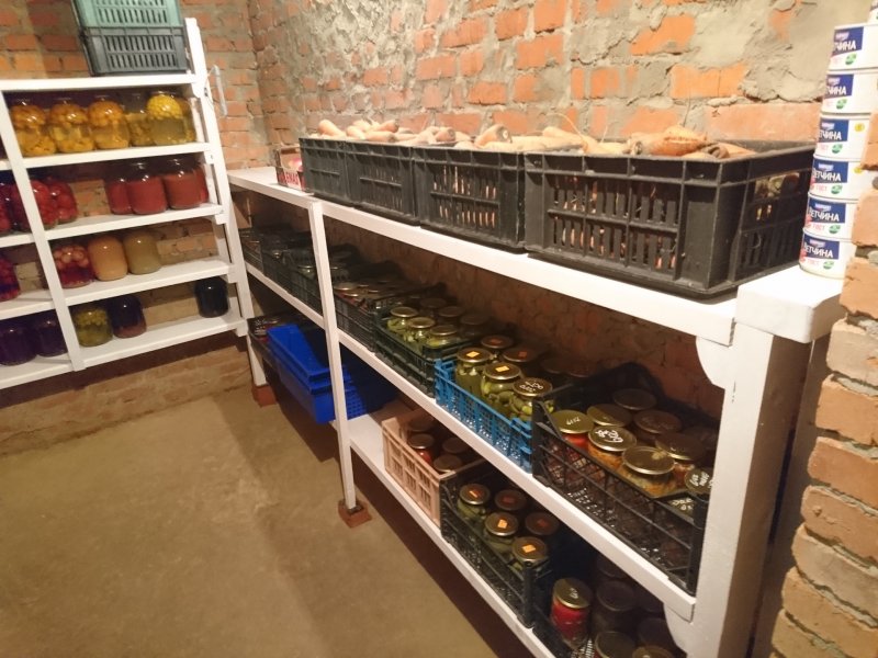 Обустроить погреб в гараже