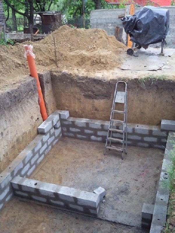 Погреб из шлакоблока