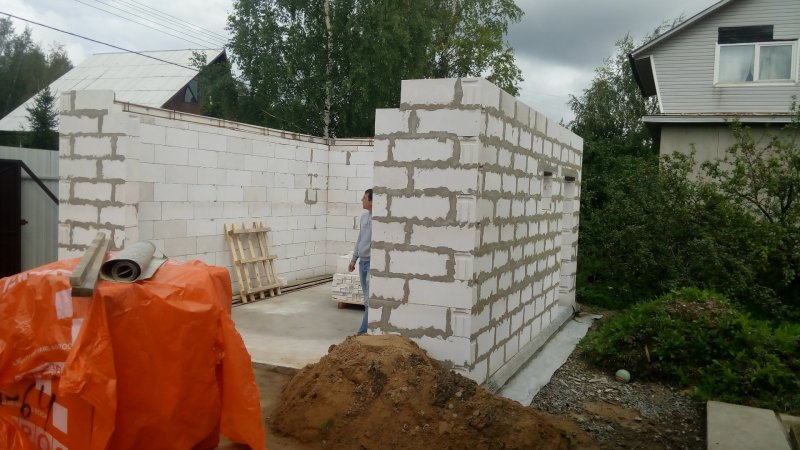 Постройка гаража из газобетонных блоков
