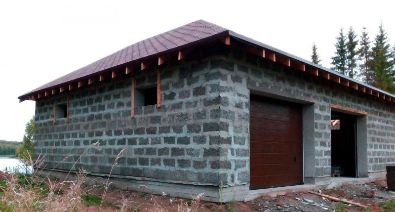 Гараж из керамзитных блоков