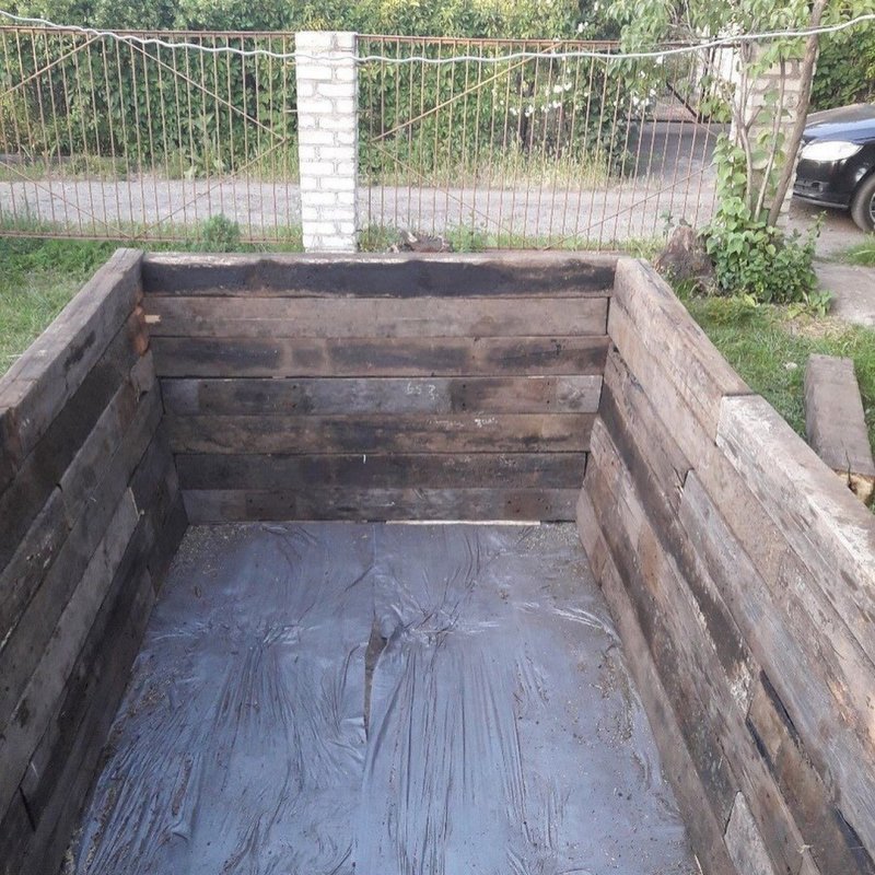 Бассейн из шпал