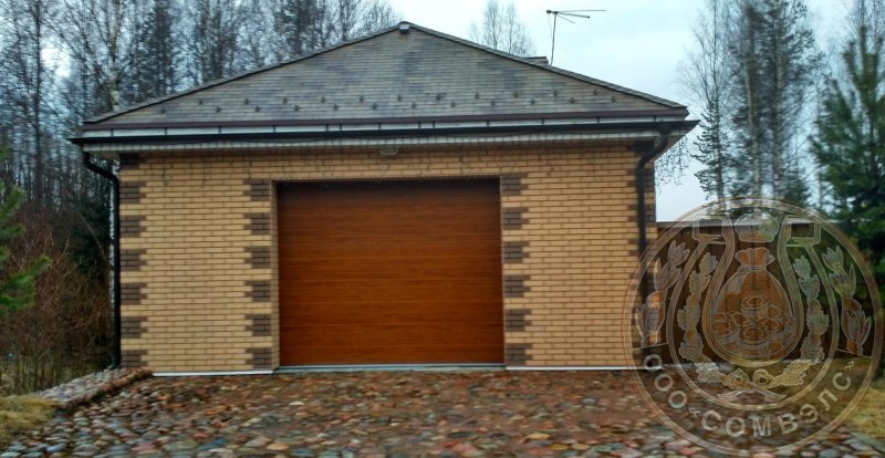 Фасад гаража из кирпича