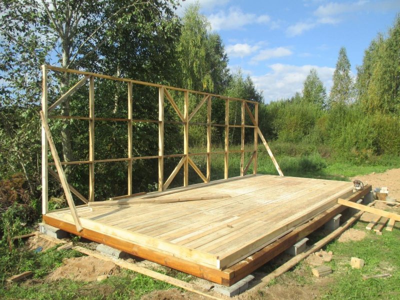 Дровяник с крышей из рубероида