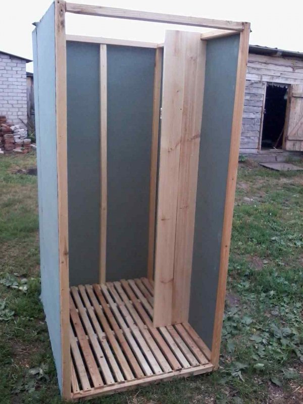 Летний душ из досок