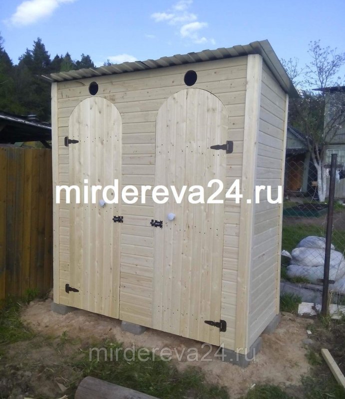 Деревянный туалет из досок