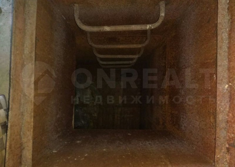 Кессон для погреба металлический в гараже