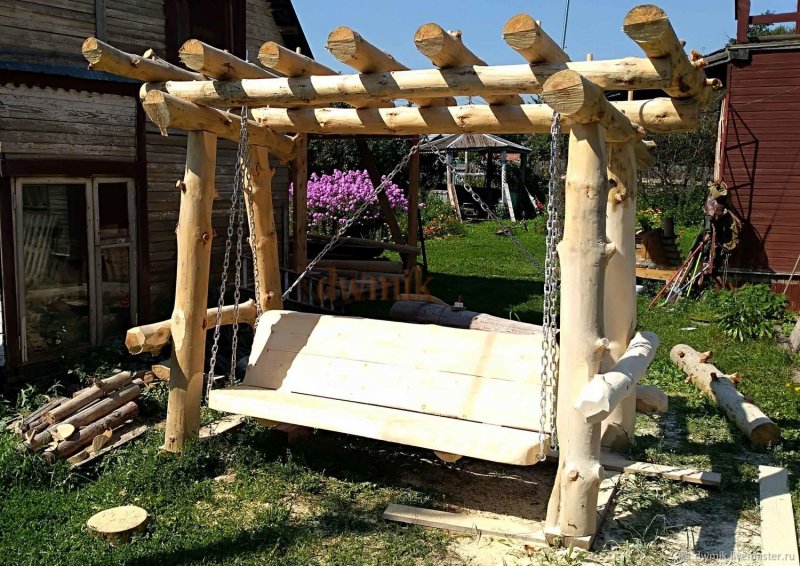 Деревянные качели из бревна