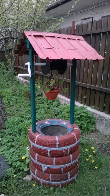 Колодец из колес для сада