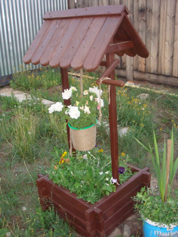 Многоярусная клумба из шин