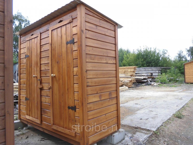 Красивый деревянный туалет