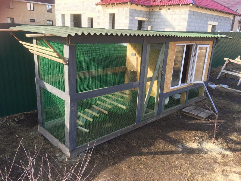 Курятник из металлического каркаса