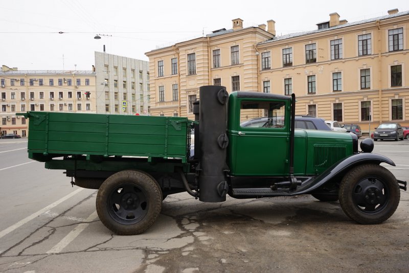 Грузовик с дровами