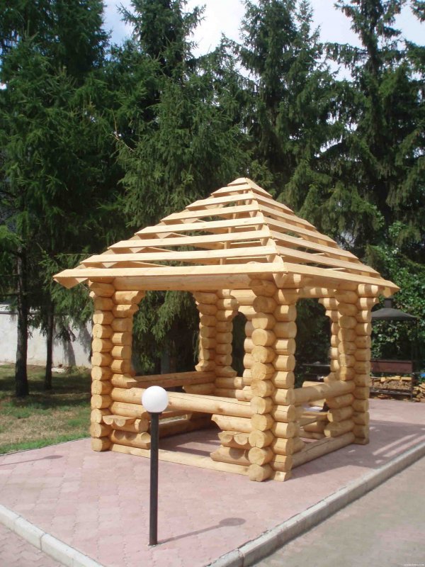 Стол из бревен для дачи