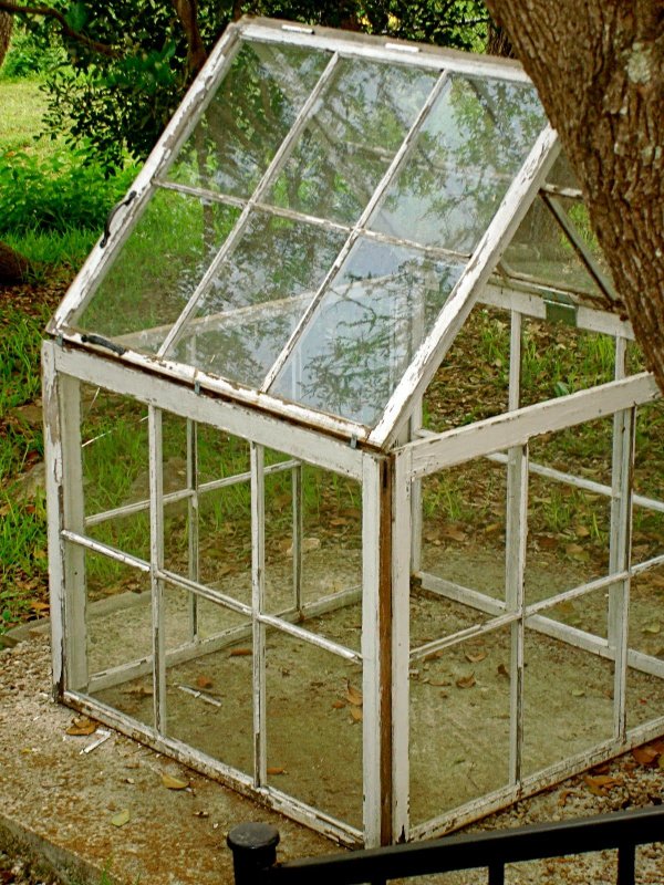 Парник из балконных рам