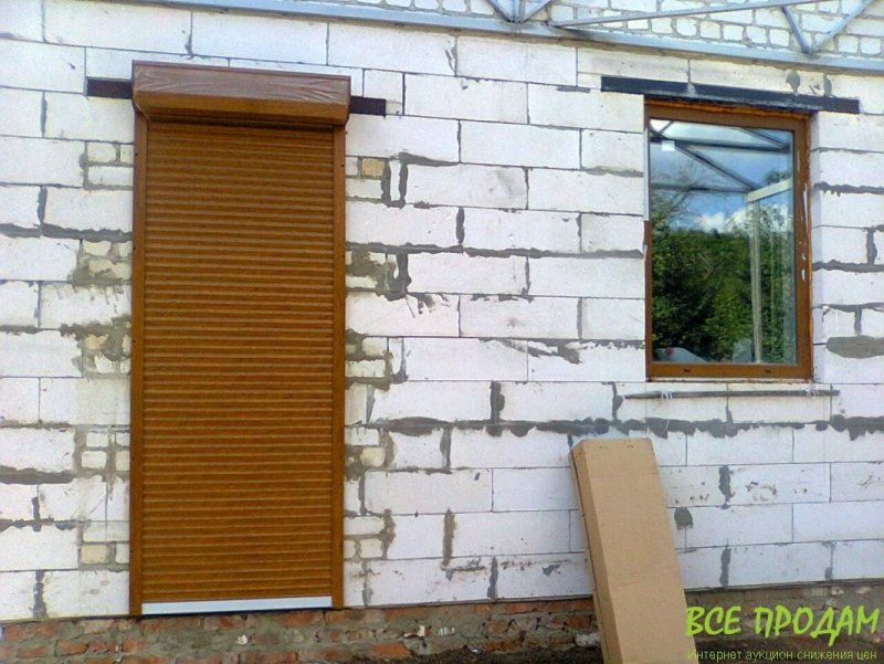 Открывание окна в гараже