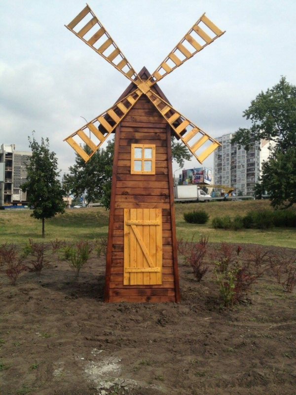 Декоративная мельница для дачи