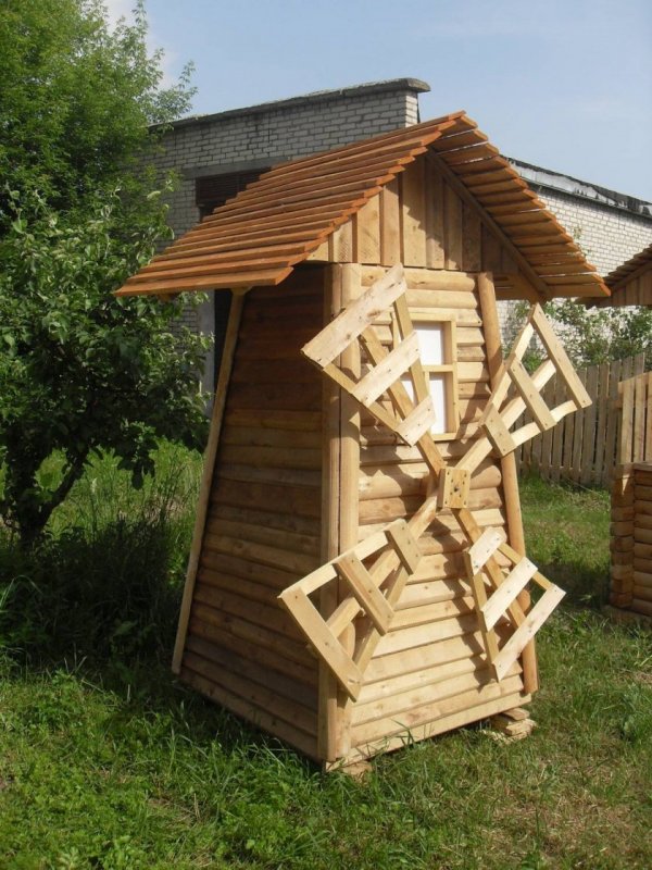 Деревянный туалет мельница