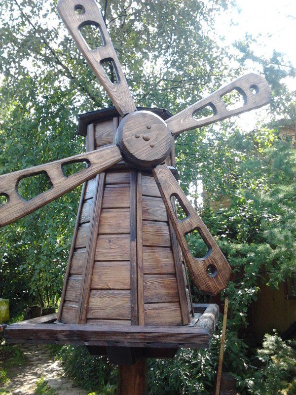 Необычный деревянный туалет