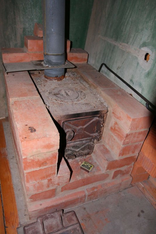 Печка с газовым отоплением в гараже