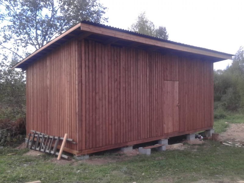 Сарай с косой крышей