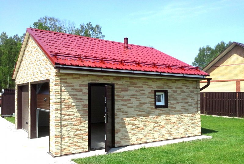 Гараж с двухскатной крышей
