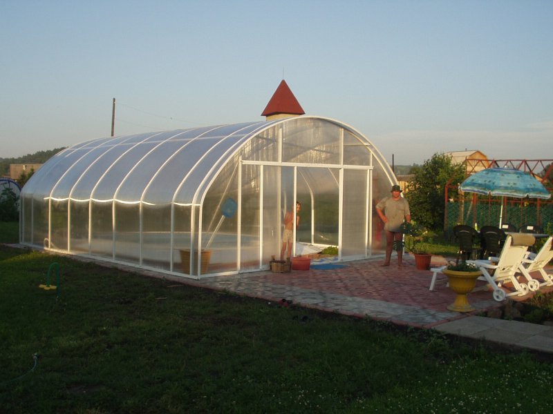 Теплица на гараже